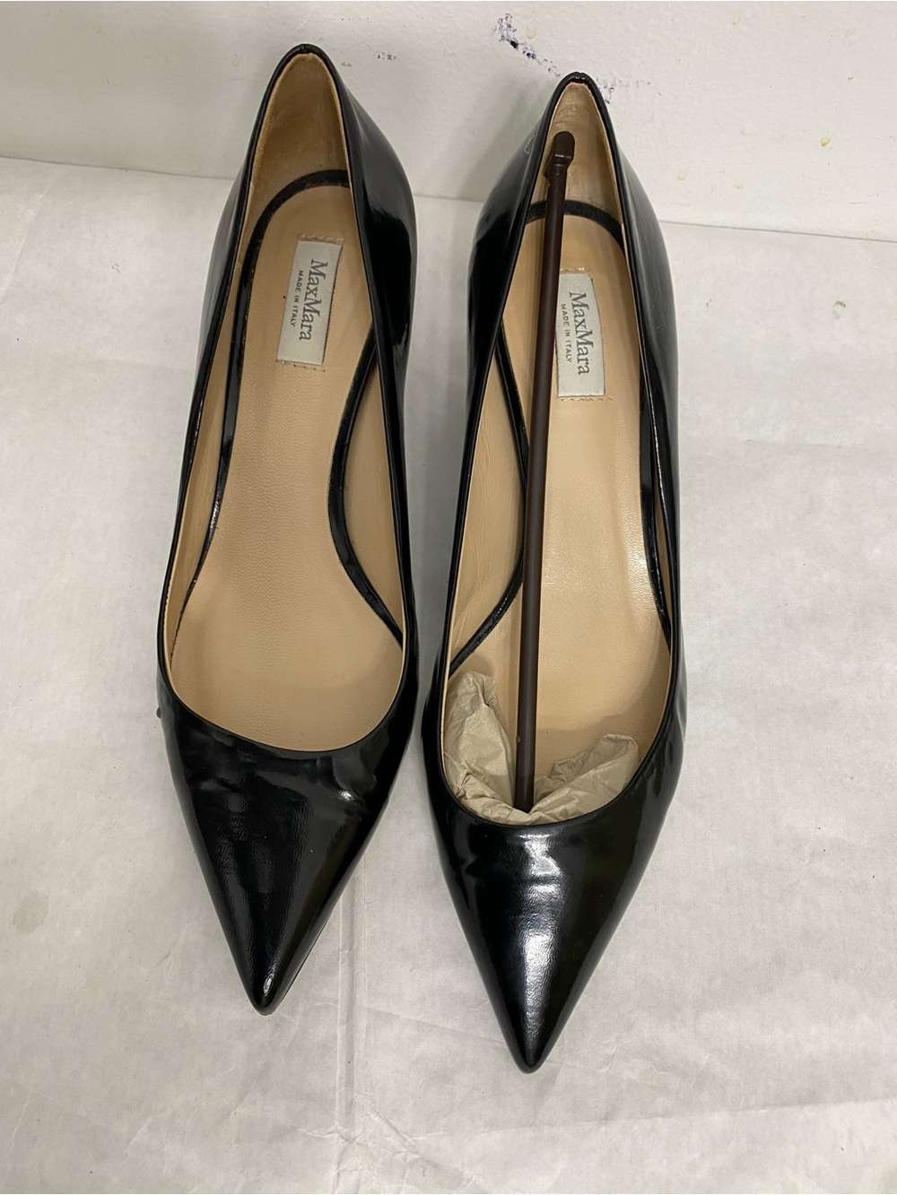 MaxMara Black Patent Pointed-Toe Pumps. Kitten Pumps. Made in Italy. Size 38